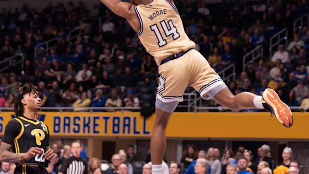 Jalon Moore dunking the basketball